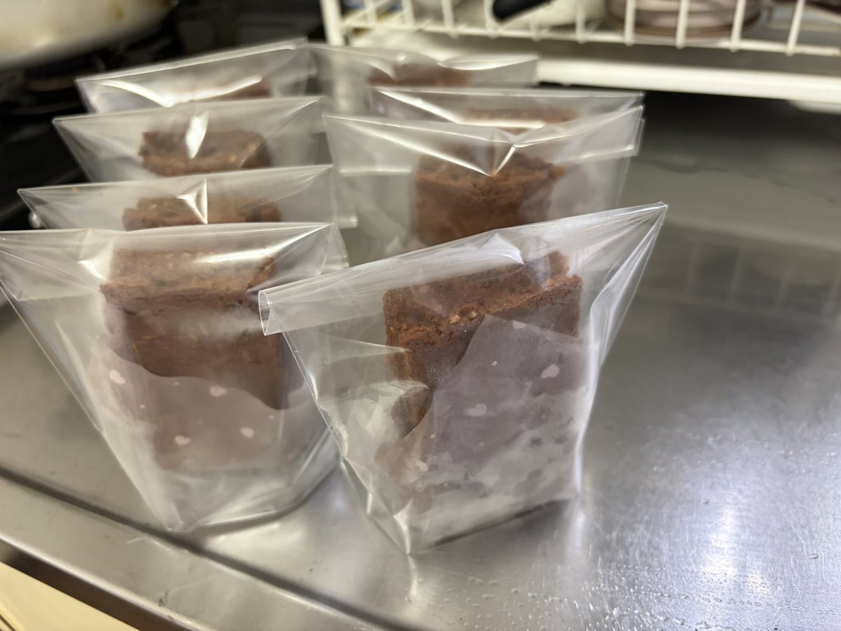 climate_metto's tweet photo. ココナッツチョコブラウニー https://t.co/ozzen0AouI