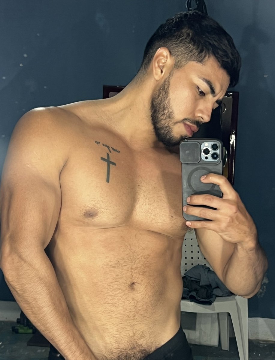 BryanFit96's tweet photo. Se llegó al hora de dormir 💪💪😇😇
#Model #fitboy #tendencia2026 #nightlight https://t.co/XQSQR7qJya