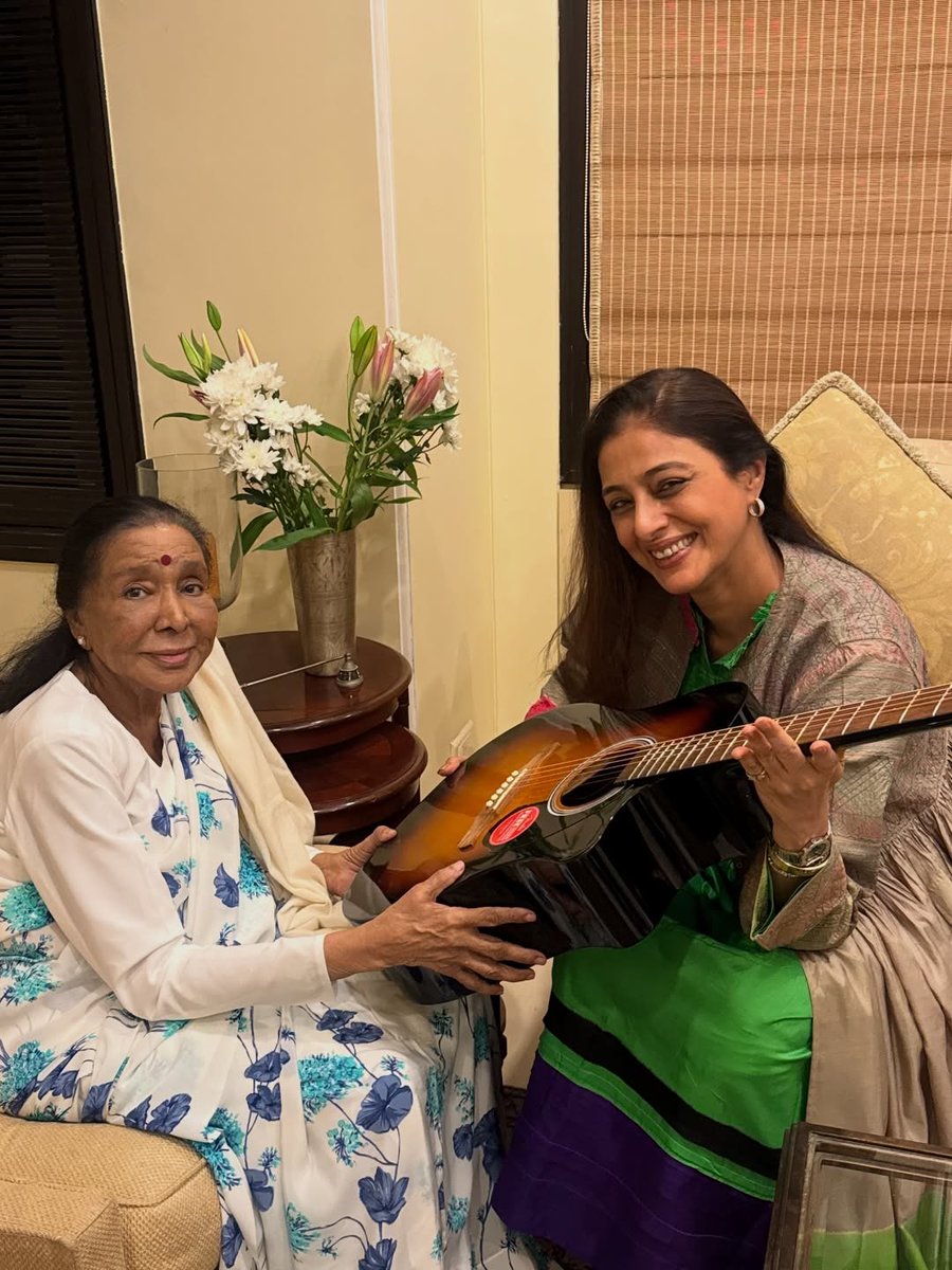 filmfare's tweet image. #Tabu shares heartwarming clicks with #AshaBhosle, sharing how she received a special birthday gift from the legendary singer. ♥️

Swipe to see the heartfelt note. ➡️

#Celebs