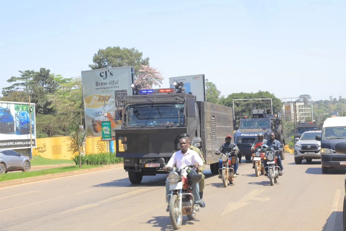 aniku_jakii256's tweet photo. Government is equipping our security forces with modern tools and tech to stay ahead of crime. A safer nation is a stronger nation. #GoldenPosts #SafeUganda #TechForSecurity @PoliceUg @MODVA_UPDF https://t.co/oPWBMAxWB4
