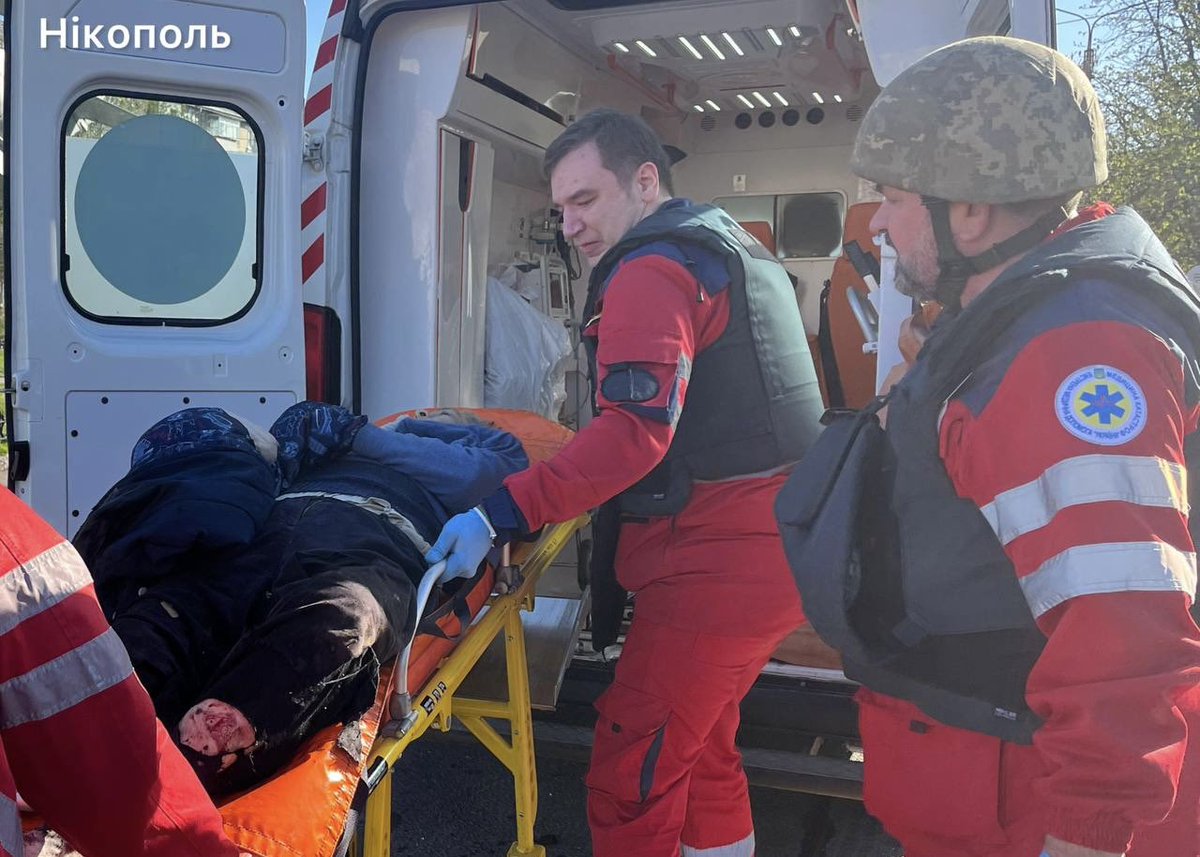 lubinetzs's tweet photo. Russia attacked a bus with civilians in Nikopol. Three people were killed, 12 injured. This was a deliberate strike on civilian transport in the city center.

‼️This is not war against the military — this is terror against civilians and a grave violation of international humanitarian law.