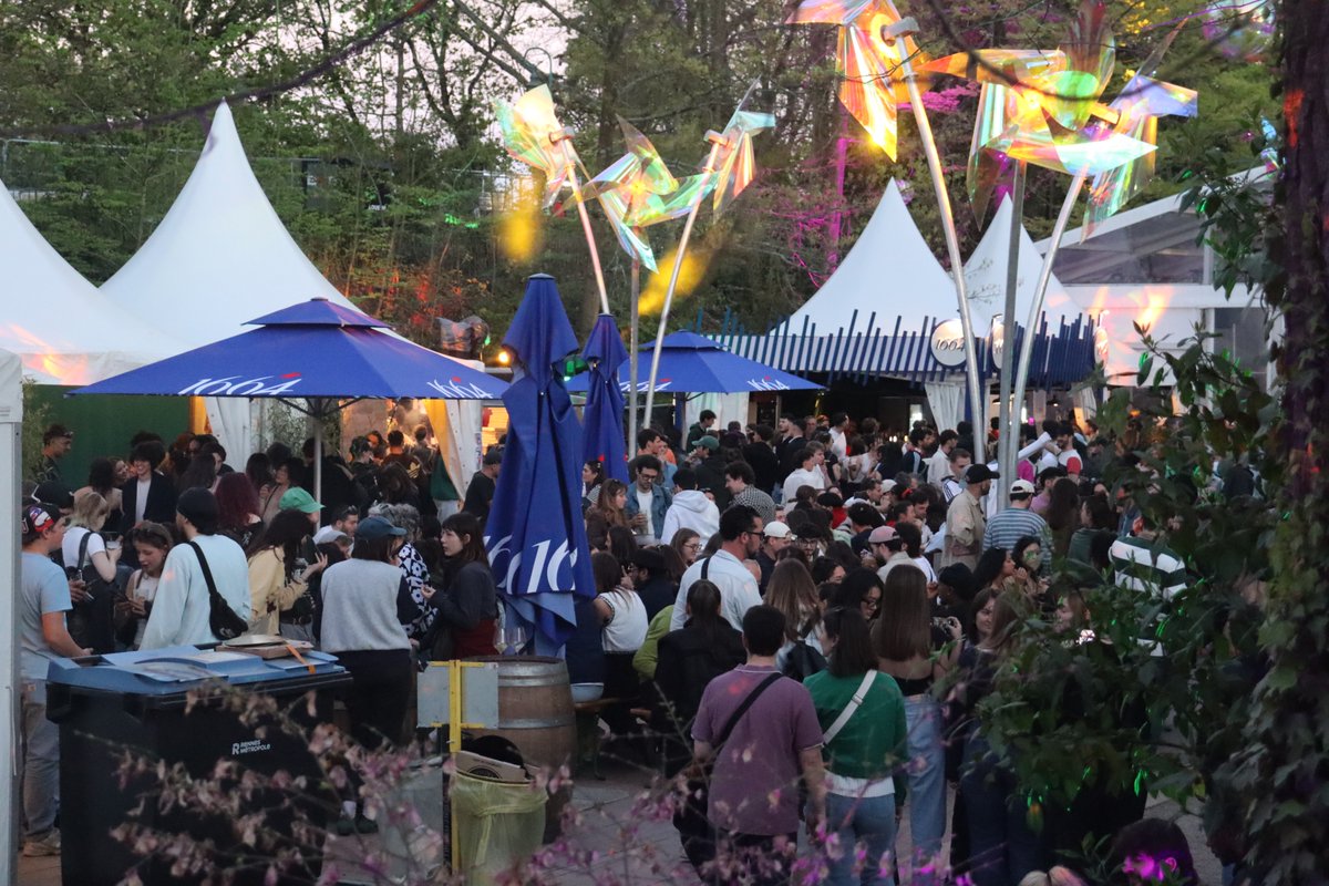 RAutrement's tweet image. #Mythos #Rennes #Deluxe #Concert #Festival #Live #Musique #Bretagne Deluxe a enflammé Mythos ce lundi à Rennes. 2h de show, une salle bouillante et un public embarqué dans une vraie « procrastination musicale ». Une nuit douce, festive et hors du temps. rennes-infos-autrement.fr/deluxe-enflamm…