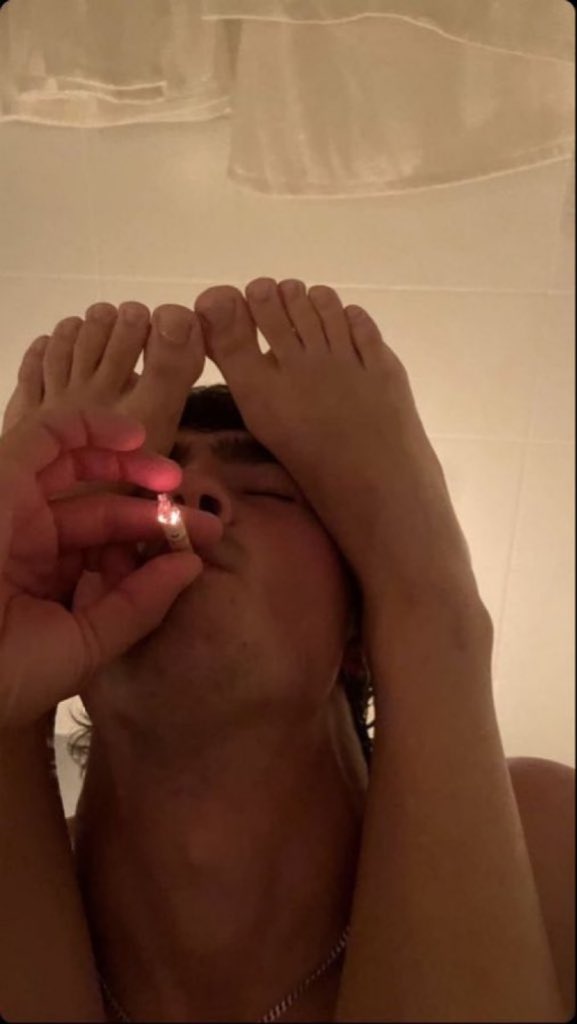 couple mood tweet media