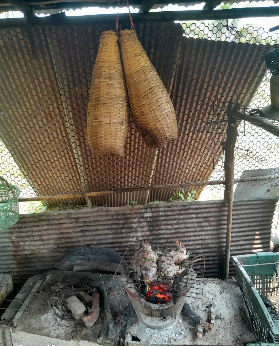 paulinbangkok44's tweet image. It is already extremely hot, so the best thing you can do: keep it simple and make it even hotter😜😎🤘#LocalFood #MaeHongSon #Locallife #Thailand