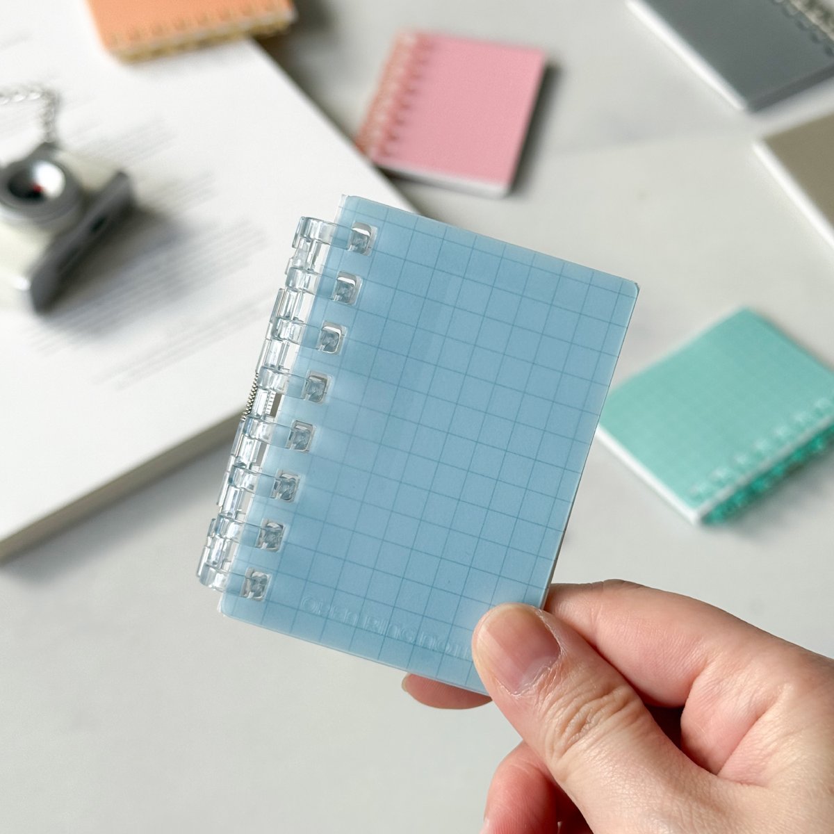 LIHITLAB's tweet image. 大好評のミニノート！✨
私はマステを貼ったりしてるのですが、
みなさんは何用として使ってますか？🤔

#オープンリングノートミニ