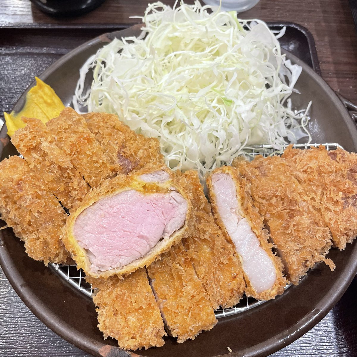 si_Chance07's tweet photo. からの
とんかつ定食🐽 https://t.co/d11NBexTk5