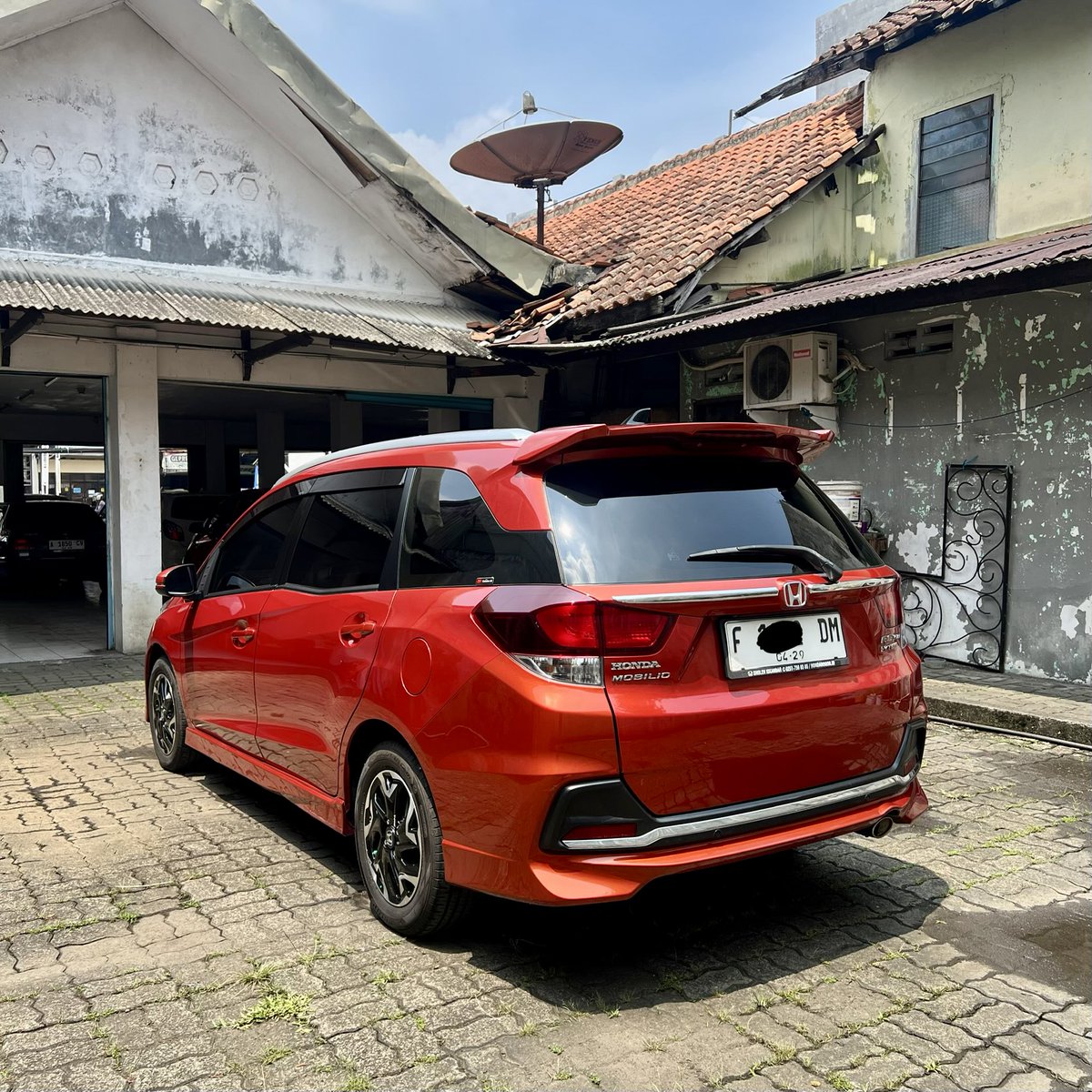 PIM08_'s tweet photo. * Tukar Tambah / Kredit Welcome *
• Mobilio RS 2019 Automatic •
- Plat F kota Bogor ( Genap )
- Pajak aktif April 2027
- Surat-surat lengkap (bpkb,stnk,faktur)
- Kunci lengkap ada 2
- Kilometer 68.000 ( Full Servis Record
#mobiliors2019 #hondamobiliors2019 https://t.co/1vf3vQ0x1B