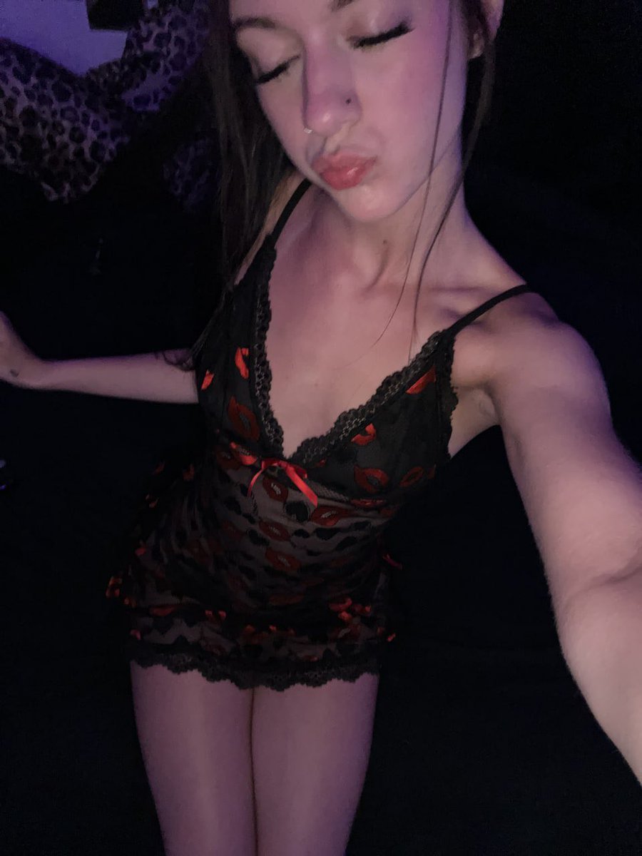 LillyBabexox's tweet photo. 💋 https://t.co/HdNGdgdPGT