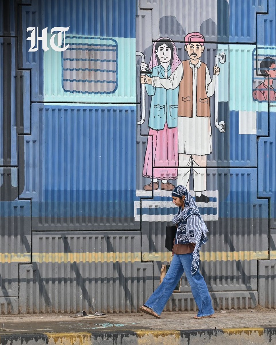 htTweets's tweet photo. #InPhotos: People walk along the service road of National Highway 48 during light rain near Rajiv Chowk in Gurugram. 

(📸: @parveenkumar_ht /HT)

Stay updated with all the stories that matter — download the Hindustan Times app https://t.co/hSBL1dHtka