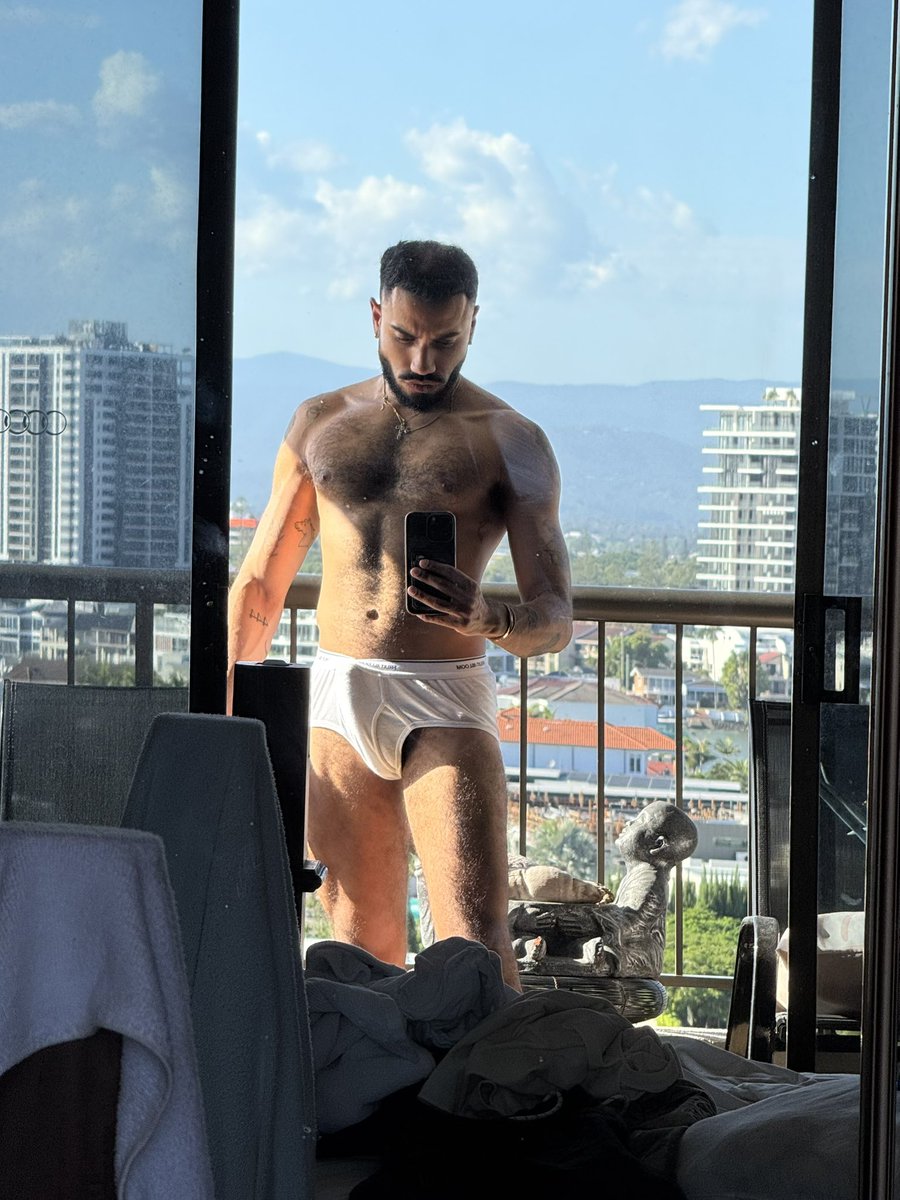 Afternoon guys 😈
