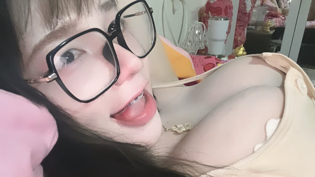 158CM tweet media