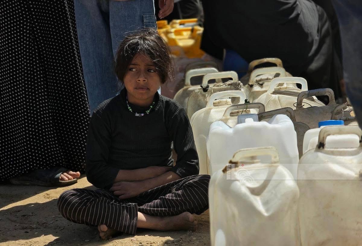 Ap_MediaService's tweet photo. Displaced people are holding a sit-in to demand an end to the worsening drinking water crisis in KhanYounis, in the southern Gaza Strip, as residents especially those living in tents face severe shortages and contaminated water, https://t.co/EpouMAI7Cc