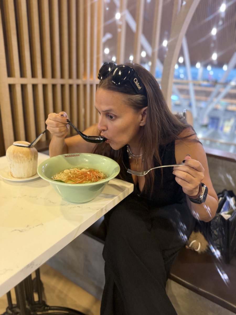 NehaDhupia's tweet image. A Multi tasking minute in #malaysia …
With …. ♥️

@makeupbynayan 
@jinalpnagda 
@thakkerrishi