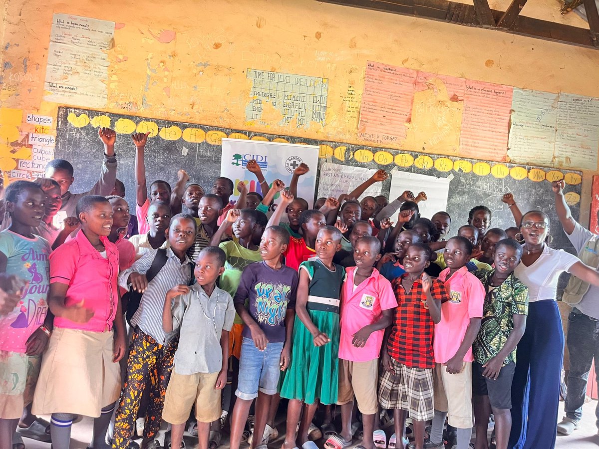 CIDIUganda's tweet photo. Still on last week, the #Kids4Kids Project launched #FirstAid &amp; #MentalHealth activities in #Kyangwali, forming peer clubs. Sessions were interactive and enjoyable, equipping learners with life-saving skills and safe spaces to share while advancing #SDG3

 @CISUdk
#kikuube #UNHCR https://t.co/wbUMk5473Y