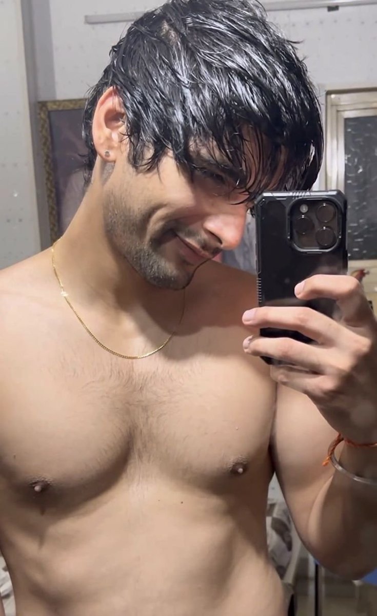 Aahhh those pointed nipples 🤤💦