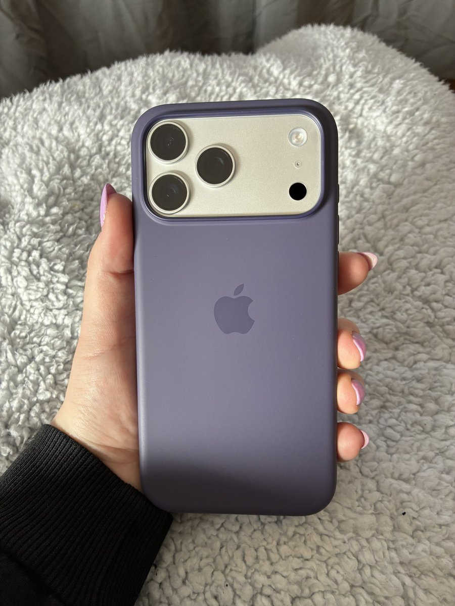 Verkaufe  meine Apple Silikon Hülle in Violett fürs iPhone 17 Pro Max ☺️ 
ist wie neu ✨

💜