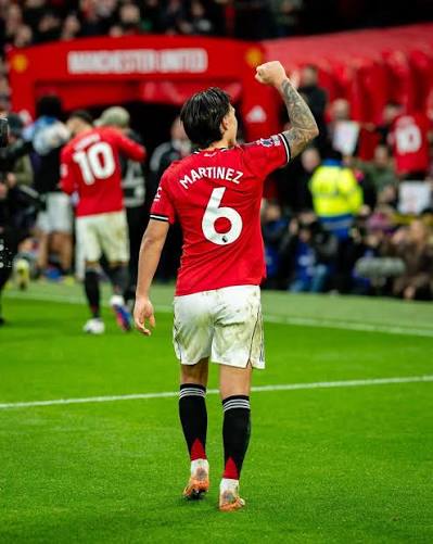 carrill69o's tweet image. LISANDRO MARTÍNEZ IS A FREAKING MENACE ON THE PITCH!
The Butcher of Old Trafford. The 5'9" Argentine pitbull who plays like he's 6'5" with a chainsaw. Licha doesn't just defend, he hunts, he intimidates, he dominates. When he's fit and flying, Manchester United's backline turns