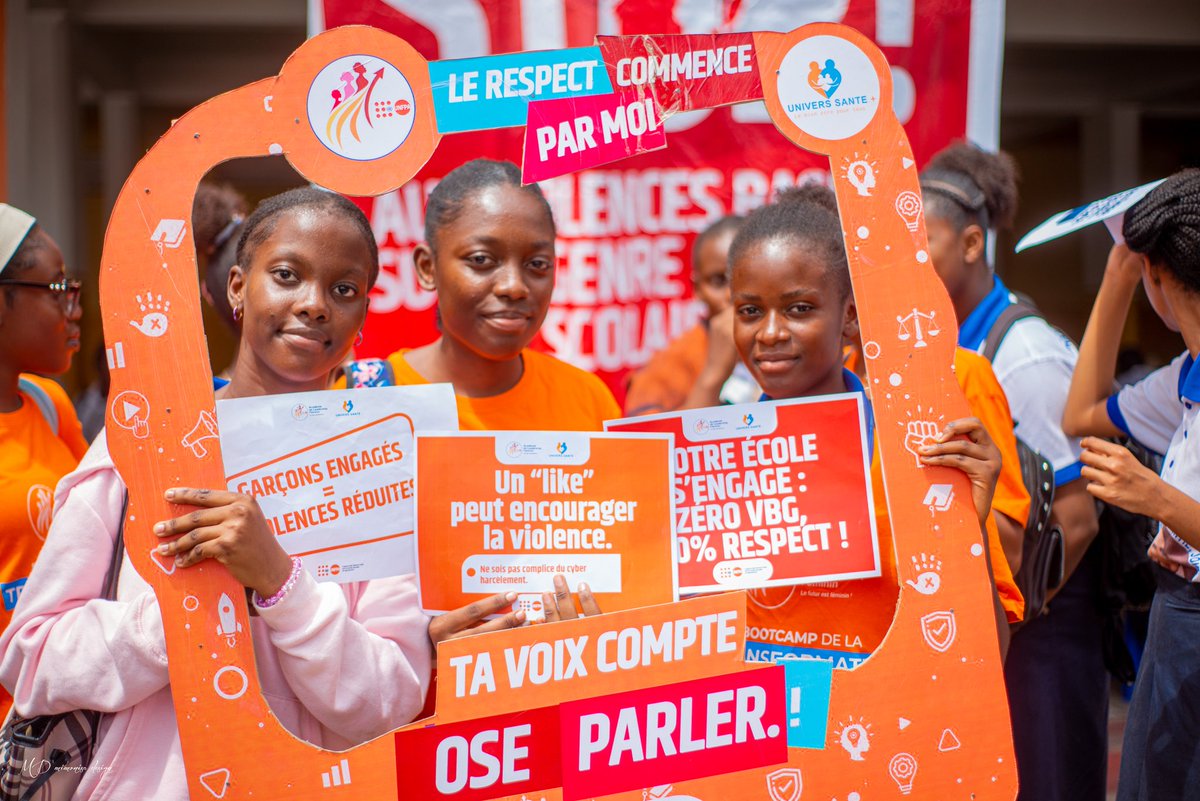 usp_plus's tweet photo. Au CS Francisco Palau, la lutte contre les VBG prend vie! Une scénette poignante, des échanges enrichissants et un engagement collectif des élèves. Ensemble, disons NON aux violences en milieu scolaire !
#ToléranceZéro #ImpactJeunesse #LeadershipFéminin #Education https://t.co/k2axgHU4Td