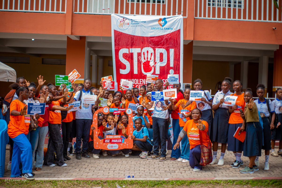 usp_plus's tweet photo. Au CS Francisco Palau, la lutte contre les VBG prend vie! Une scénette poignante, des échanges enrichissants et un engagement collectif des élèves. Ensemble, disons NON aux violences en milieu scolaire !
#ToléranceZéro #ImpactJeunesse #LeadershipFéminin #Education https://t.co/k2axgHU4Td