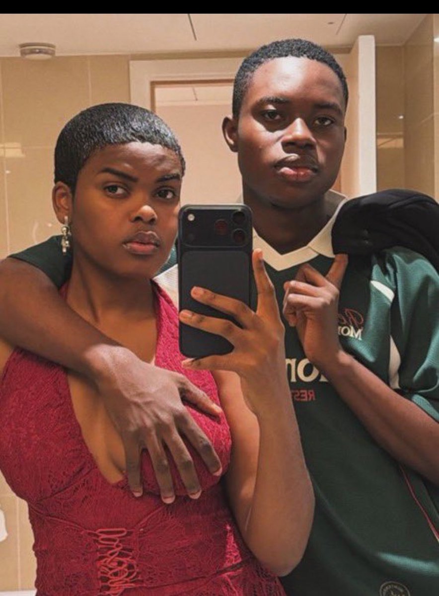 Claire 💙 tweet media