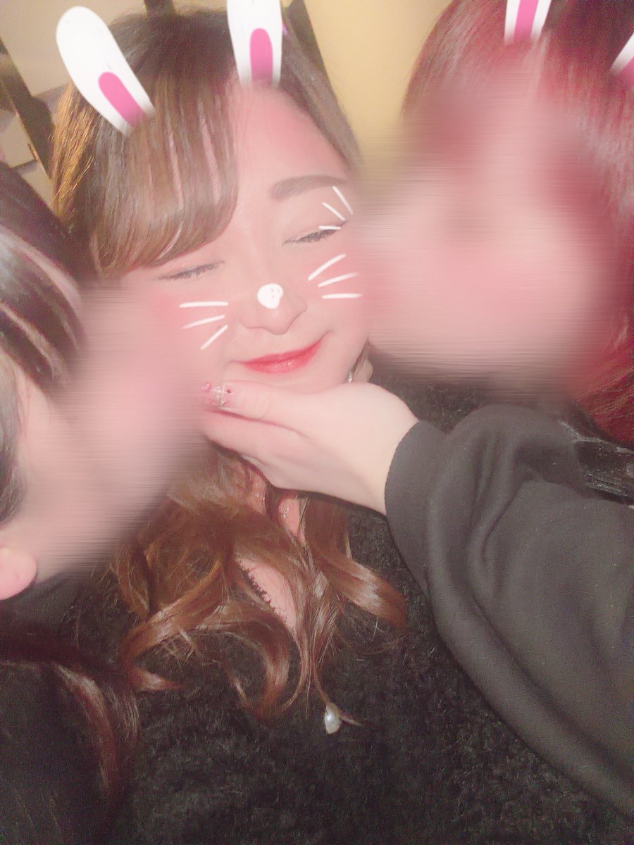 kurekan0506's tweet photo. 風船飛びました✌🏻🎶
前年はにゃんひめの九州ツアーからのワンマンたくさんでとっても濃い幸せな1年になりました🫶🏻💕
一緒に過ごしてくれたみんなありがとう🙏🏻🤍
誕生日前日にメンタルやられそうになったけど最後までだいすきだよ𑁊^. .^𑁊♡
ひめはZepp頑張ろうね👊🏻⸝꙳.
今年もよろしくお願いします💓 https://t.co/zwH0qbHO5c