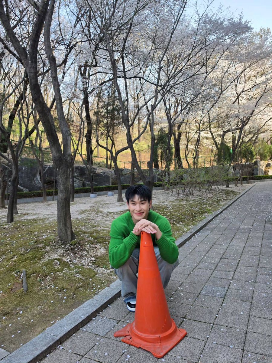 myitsMY's tweet image. หนูสวยกว่าดอกไม้ทั้งหมดที่อยู่ตรงนั้นอีกค่ะ 🥺💐

#offroadKTP #OFFROAD #ออฟโรด