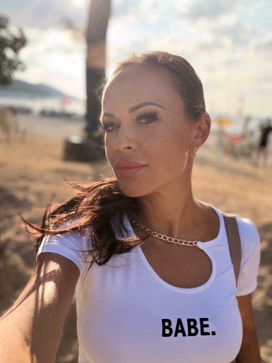 BonnieViennaX's tweet photo. Catching the golden hour on Phuket.  ✨🌊 

#SunsetVibes  #beachvibes #goldenhour #Islandlife #thailand 
👇

https://t.co/LfFEspJiFL https://t.co/rqUcbEzvua