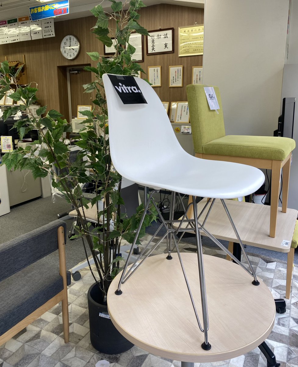 arigatouya_kns's tweet photo. こんにちは。
本日は、新橋店をちらっとお見せします👀
ブランド品も取り揃えております。
気になった方は是非お立ち寄りください😊
#中古オフィス家具
#オフィス家具
#Vitra
#ADAL
#オカムラ
#コクヨ
#イトーキ
#ナイキ
#プラス
#ウチダ
#港区
#新橋 https://t.co/IycQ9NXXUy