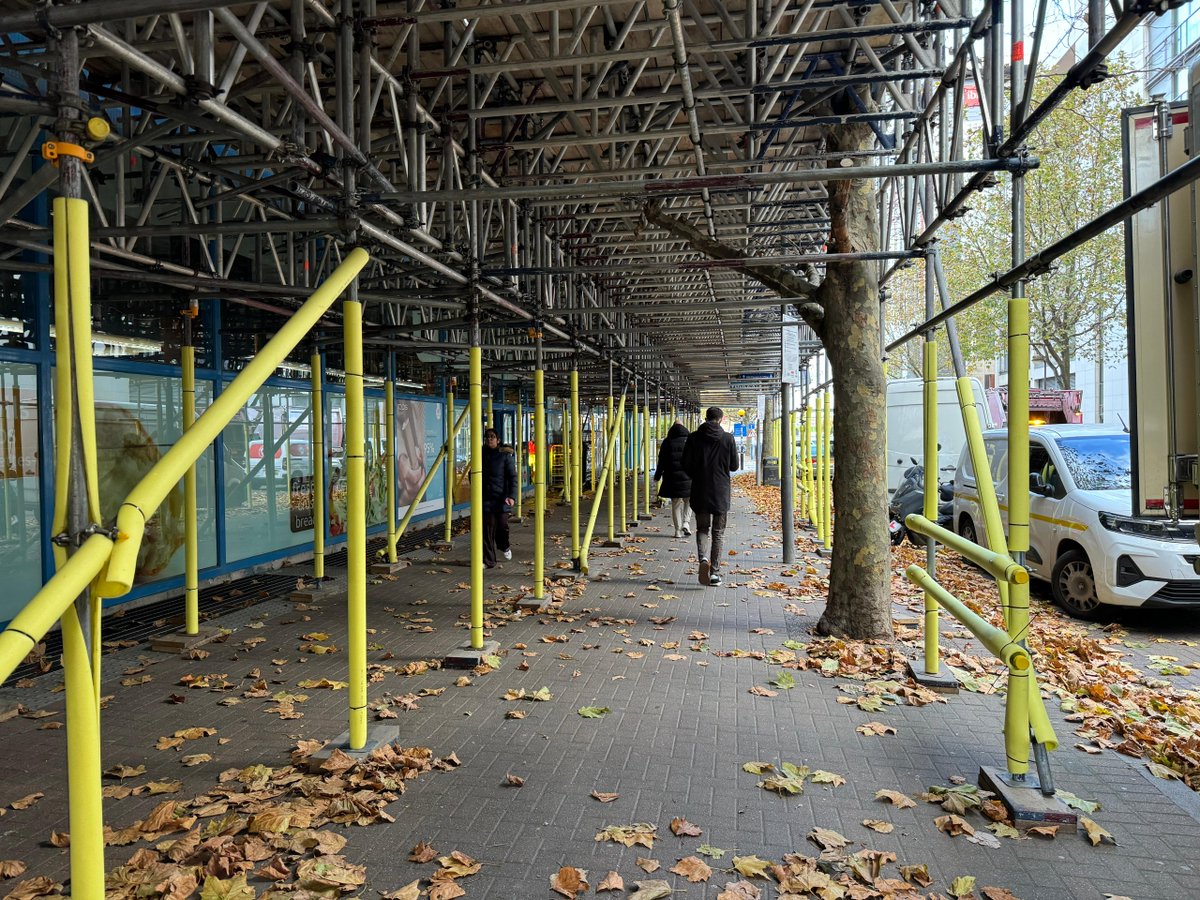 MillcroftScaff's tweet photo. Public safety is vital to every scaffolding project. Risk assessments, barriers, signage, debris protection and safe pedestrian walkways keep people protected while work takes place. Scaffolding isn’t just about access, it’s about keeping the public safe.

#Safety #Scaffolding https://t.co/EmGPB2i7NP