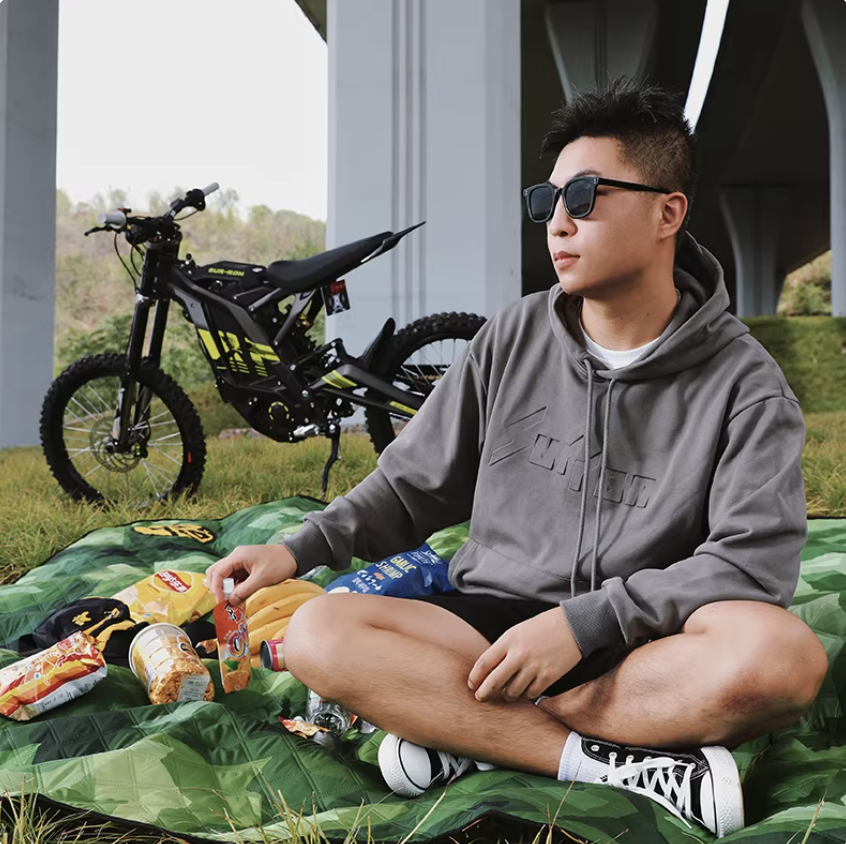 SUR_RON_JP's tweet image. SURRONロゴ エンボスロゴフーディー

立体的に浮き出たロゴが特徴のシンプルなデザイン。
Surronの世界観を日常にも。

#Surron
#サーロン