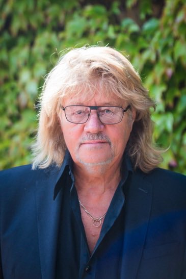 StephenFoz's tweet image. Good morning. It’s a Tuesday (there are no flies on me) so I’ll be on @TheRadCaroline from 10am. This week’s Rhythm King is Brummie music great @BevBevanELO. Tracks aplenty from #TheMove and @JeffLynnesELO. #648AM
