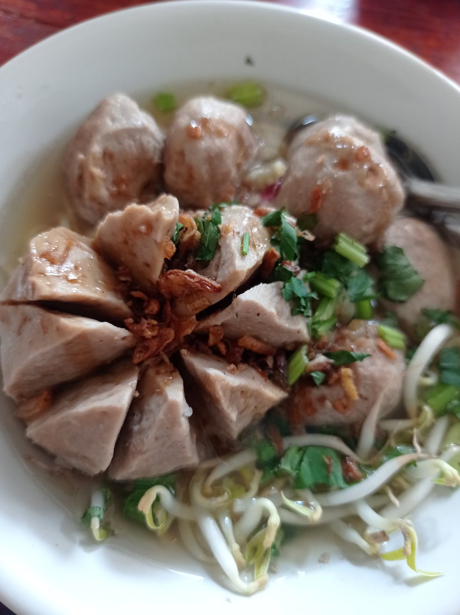 Lagi mencari tweet media