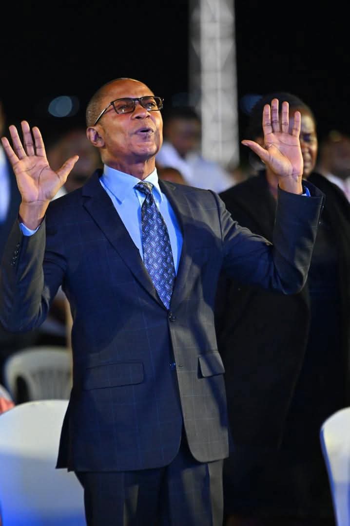 Lifting up holy hands in worship.
now do you know why Tuesday Cant wait!!!
#ProphetelvisMbonye