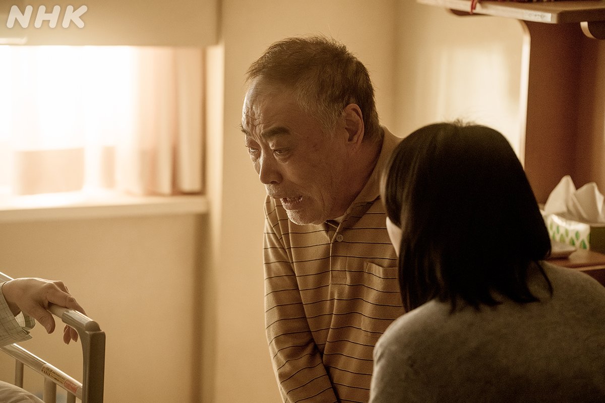 nhk_dramas's tweet photo. 「医者だけど、ほんとに救急車呼びそうになった」―広野役・松山さん。

迫真のシーンの連続。
揺れながらも寄り添い続ける広野と辺見。

「死なせて」と叫ぶ患者さんに、
夫を気遣い本心を隠す患者さんに、
二人は何を問いかけるのかー

【#お別れホスピタル２】後編4/11(土)
https://t.co/yetMcrjkO7 https://t.co/DuDdsbbPWq