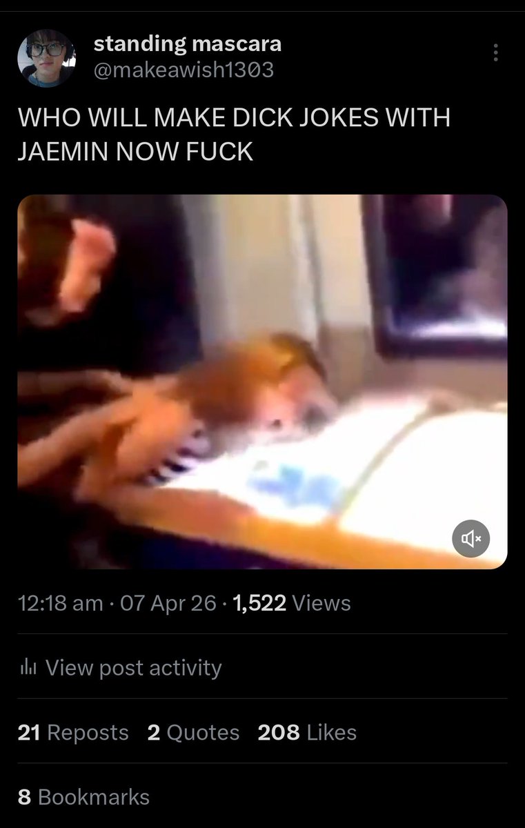 standing mascara tweet media