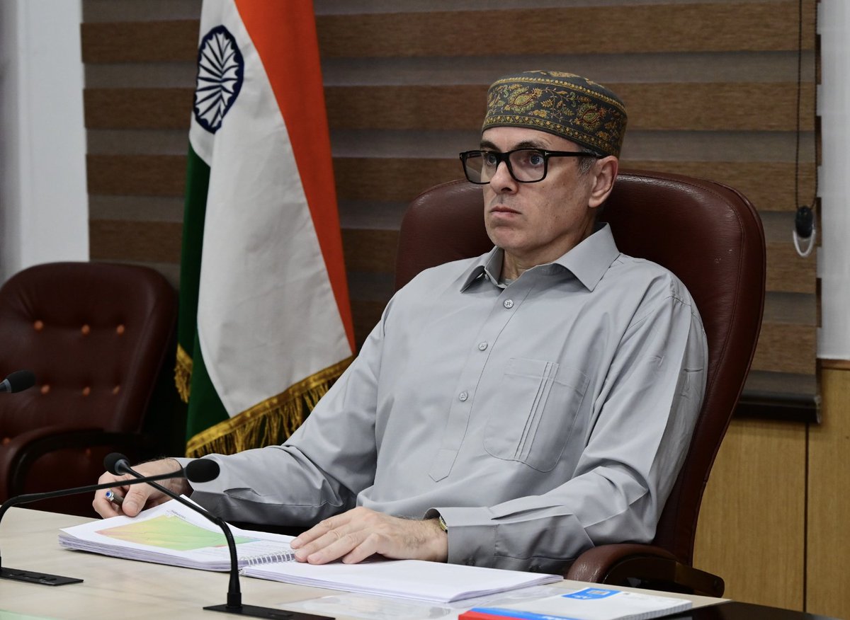 GulistanNewsTV's tweet image. CM @OmarAbdullah  chaired a review meeting on High Court infrastructure projects in Jammu and Srinagar, stressing timely and quality execution. Advisor Nasir Aslam Wani (@nasirsogami) and senior officials attended.

#JammuAndKashmir #Infrastructure #HighCourt #OmarAbdullah