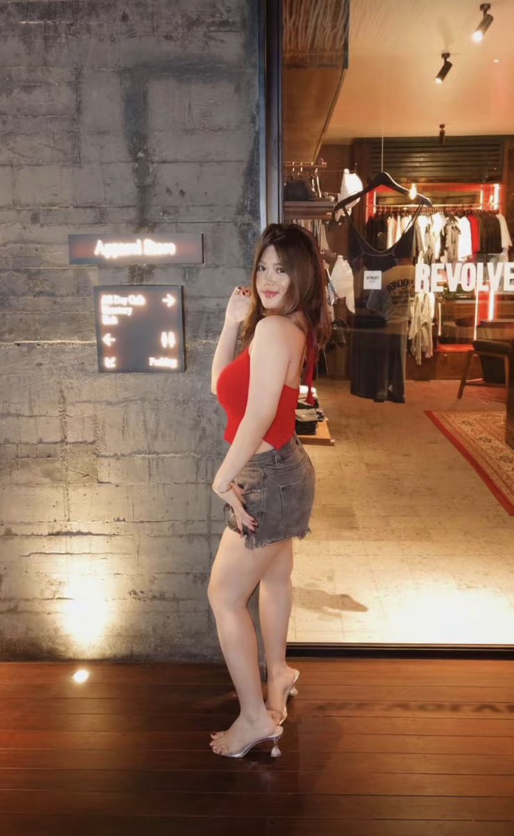 2Rettaa69's tweet photo. Outfit today kalo ketemu kamu 🤪😅 https://t.co/drW3wlv64V