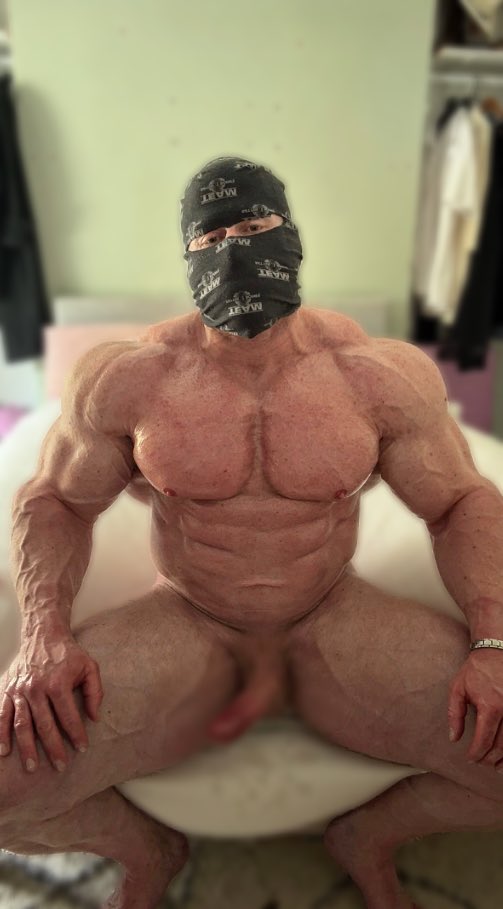 THE MASKED BODYBUILDER 💪🏽 tweet media