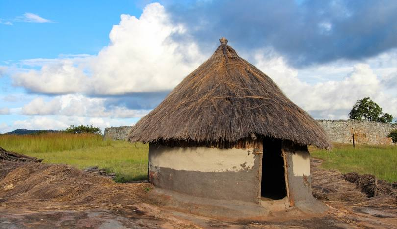 Web4Wander's tweet photo. My favorite off-the-beaten-path gem: this quiet traditional thatched hut  in Africa. 🏡✨ Zero tourists, real local peace, secret trails. Go at sunrise — pure magic! @travalacom
#HiddenGems https://t.co/bc1Nqm2pJI
