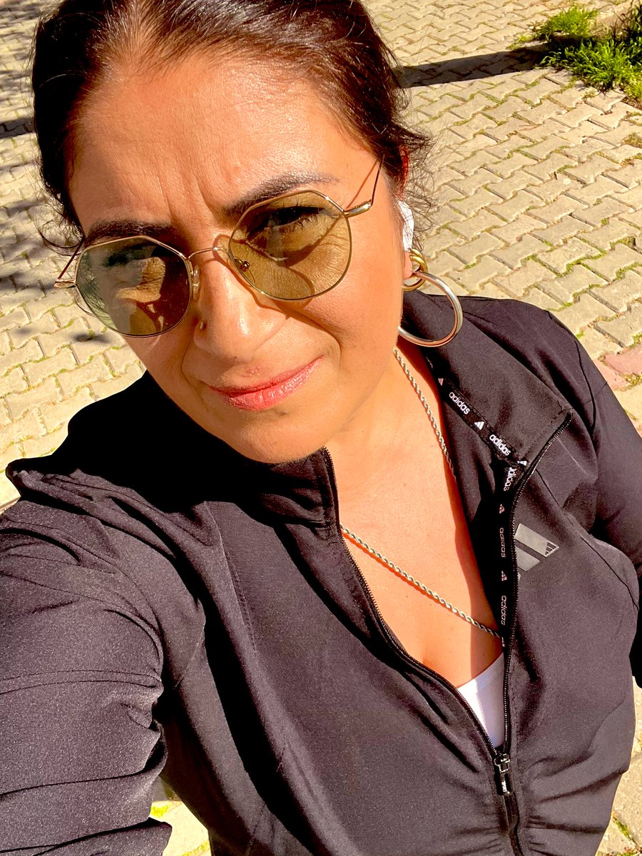 Güliz🖤 tweet media