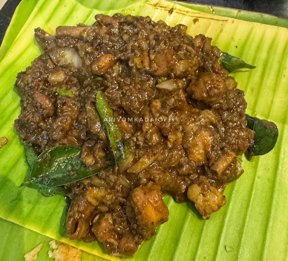 arivomkadaioffi's tweet image. D. R Biriyani - Sivaji கடை, Coimbatore #அறிவோம்கடை 

Location : share.google/Ngb793aOXj3nLD…

ஒரு நல்ல பிரியாணி சாப்பிடனும் னு தோணுச்சுனா முதலில் நினைவுக்கு வருவது இந்த கடை தான். இப்ப நிறையா branch தொடங்கிட்டாங்க இருந்தாலும் இவங்க பழைய கடைக்கு தான் போவேன். இது சமீபத்தில் போனப்ப