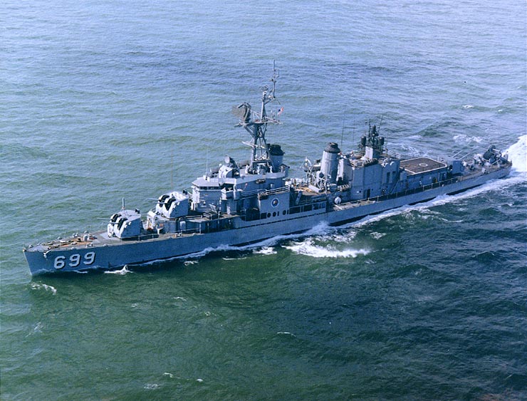 NavalEncyclope1's tweet photo. Last chapter of the cold war ASW vessels of the USN, and WW2 conversions: The Allen M. Sumner FRAM II conversions in 1960-64. https://t.co/HThUYpUTKS #usnavy #unitedstatesnavy #aswdestroyer #allenmsumner #ussmoale #ussingraham #cubablockade #apolloprogram https://t.co/DZkGzEPJwj