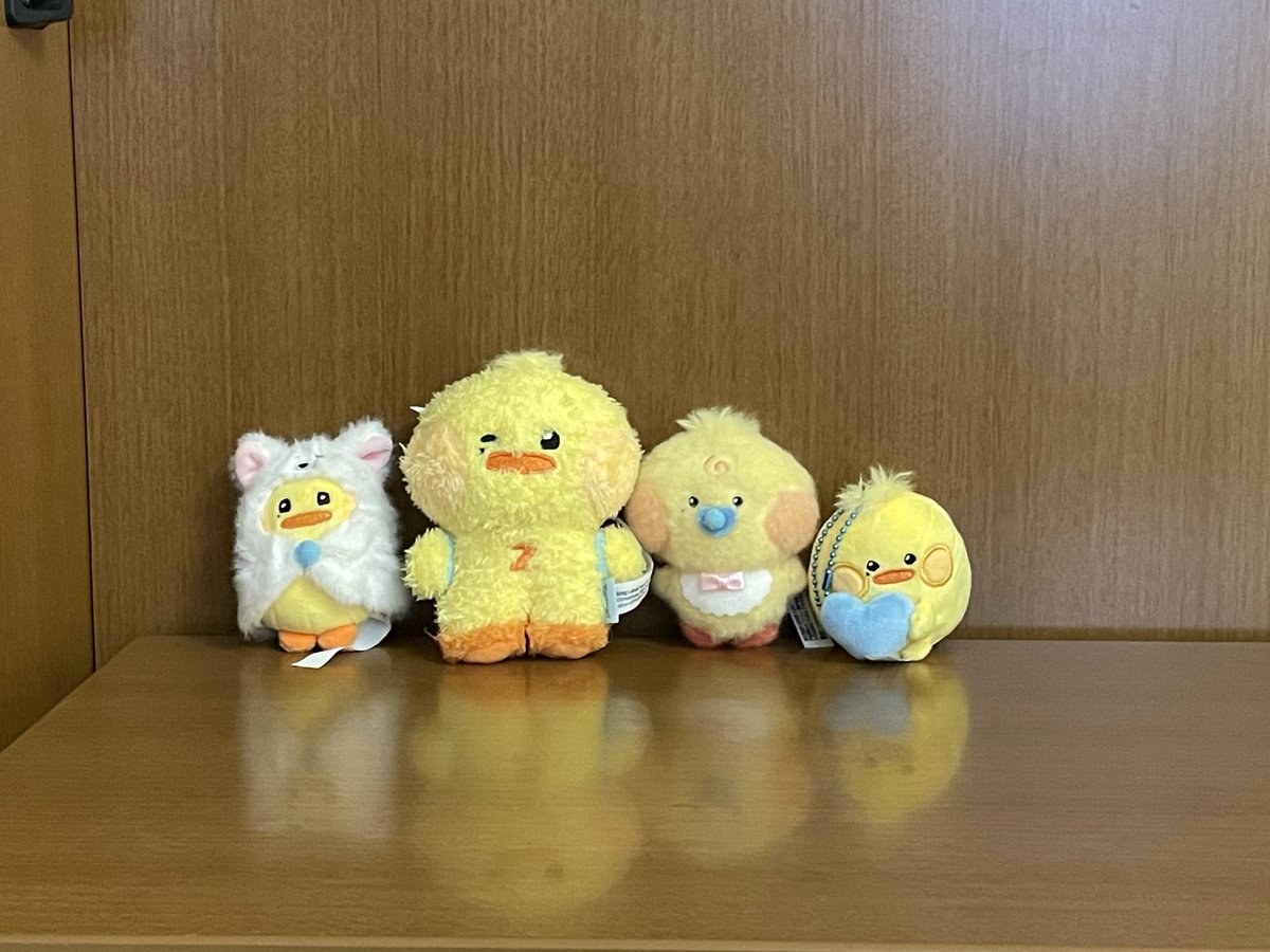 やっと落ち着いた〜！
病院都合で急遽広めのお部屋になったから、部屋飾り放題🐣🐤🐥
アクスタも持ってくればよかったー！