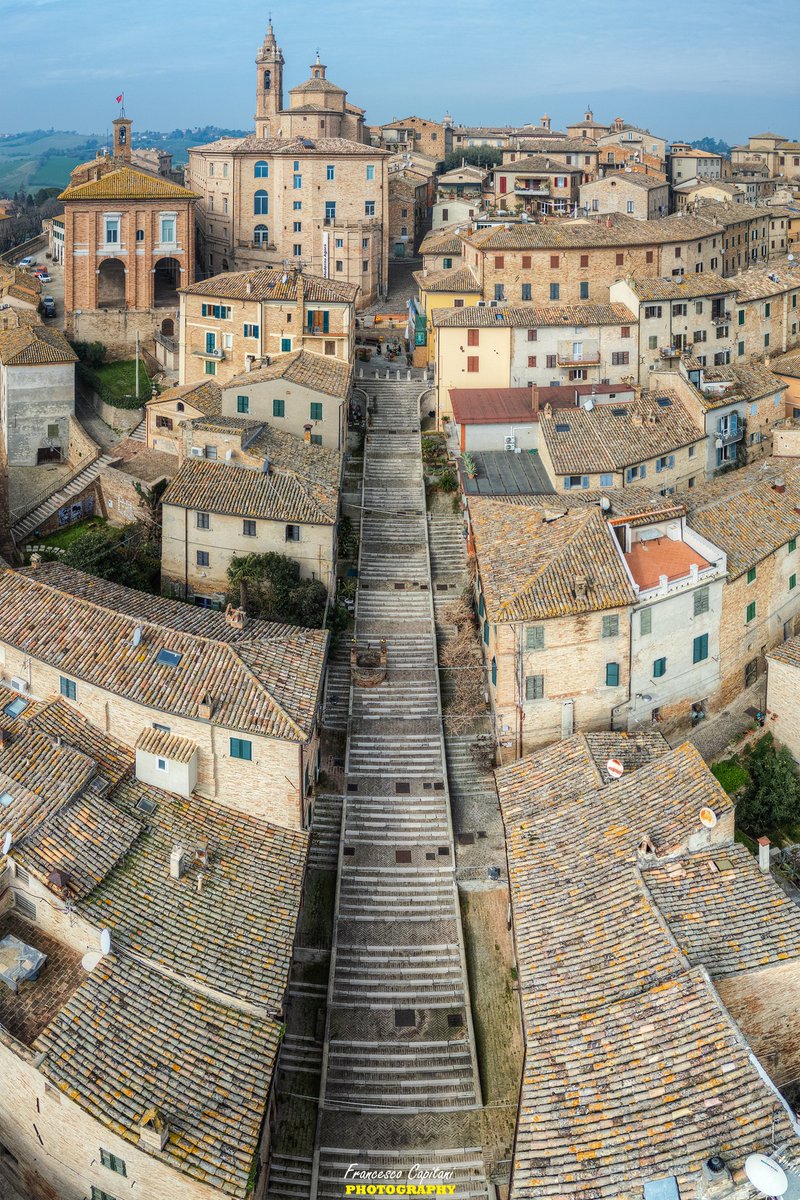 ruggierofilann4's tweet photo. L'INCREDIBILE BELLEZZA DEI NOSTRI BORGHI MEDIOEVALI. PIAGGIA-ANCONA. https://t.co/1wB3t3Uzlp