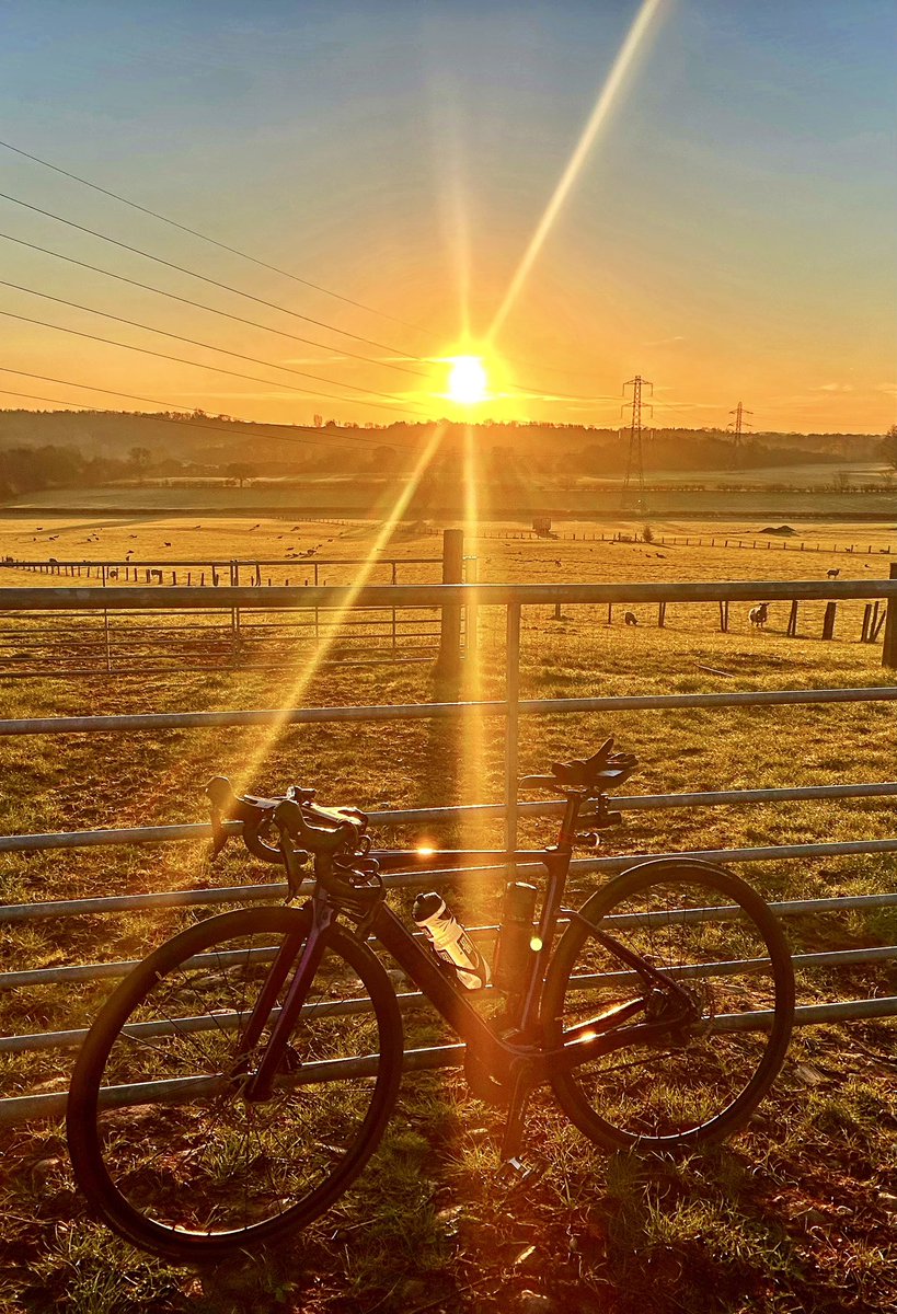 ajdc123's tweet image. Cold toes and frosty on today’s pre-work pedal #Day7 #30DaysOfBiking 🚴‍♀️