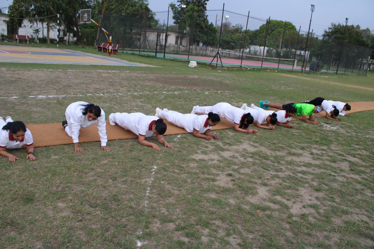 jmuthukrishnan's tweet photo. #WorldHealthDay2026
Women’s health is a priority! To inculcate the habit of regular exercises including aerobic, resistance and building Core strength is an imperative.
Led the Women today on an exercise session to create awareness and the need to start moving it!
#RuntheTalk https://t.co/eZQaxdPIh2