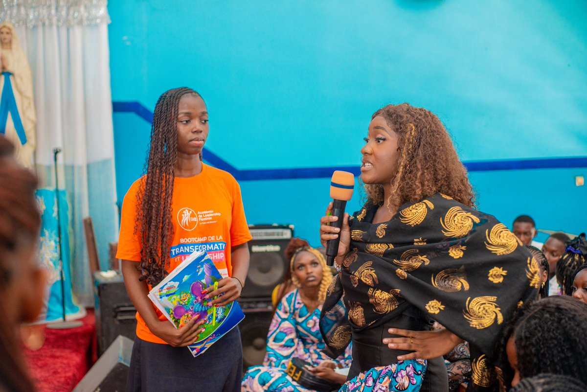 usp_plus's tweet photo. Conférence inspirante au Collège Saint Ignace ! Les académiciennes restituent les acquis de Voda-Educ &amp; du boot camp de Noël. Élèves mobilisés pour combattre les VBG en milieu scolaire
#JeunesseEngagée #MilieuScolaireSain #LeadershipFéminin #Education #RDC https://t.co/fK0V6hBEbw