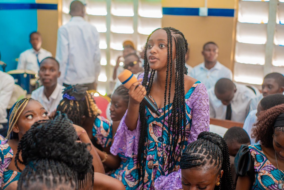 usp_plus's tweet photo. Conférence inspirante au Collège Saint Ignace ! Les académiciennes restituent les acquis de Voda-Educ &amp; du boot camp de Noël. Élèves mobilisés pour combattre les VBG en milieu scolaire
#JeunesseEngagée #MilieuScolaireSain #LeadershipFéminin #Education #RDC https://t.co/fK0V6hBEbw