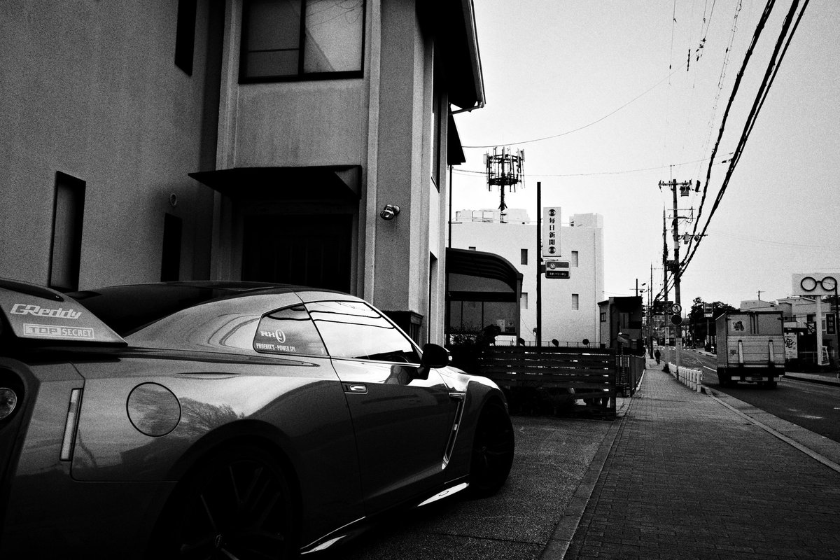 wao_camera's tweet image. 今日の散歩
寒かった🥶
GTR止まってた

GRⅣ
#GR4 #SnapShot 
#monochrome