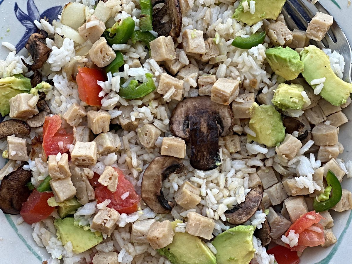 Robotvirgin's tweet photo. Daring Original Diced Plant Chicken, with Rice &amp; Avocado! 

.
.
.
.
.
.
.
#veganchicken #chickn #plantbasedchicken #veganmeat #veganprotein #avocado #avocadolover #veggies #veganfoodie #veganfortheanimals #portlandvegan #pdxvegan #govegan #vegandinner #rice #veganbowl #veganbowls https://t.co/QanvRjamez